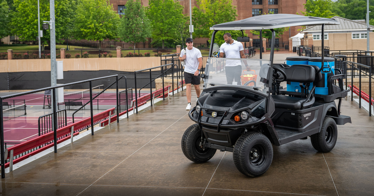 Cushman Shuttle 2+2 front angle